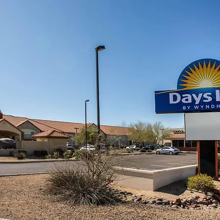 Days Inn By Wyndham Phoenix North