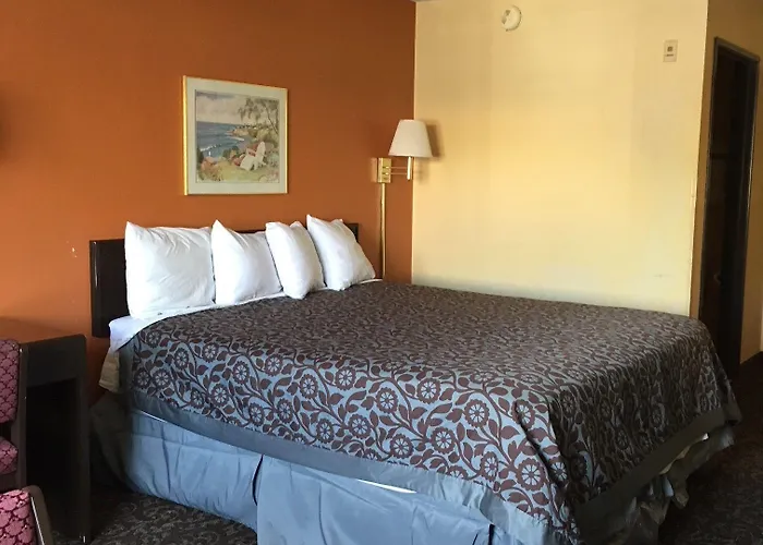 Days By Wyndham North Hotel